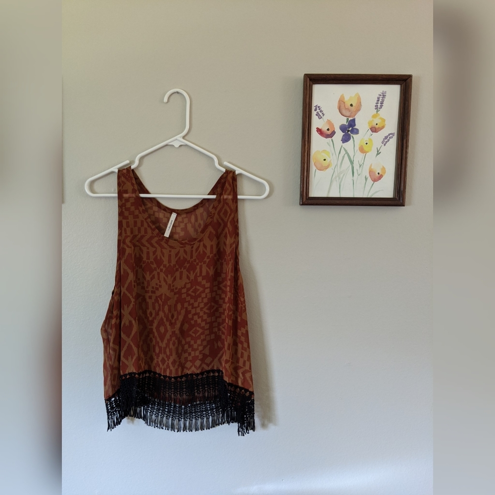 Fringed tank
